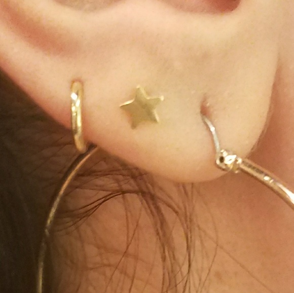 Solid 14k yellow gold plain Star Earrings - Picture 5 of 9